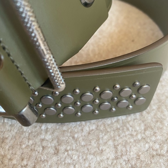 Ferragamo men’s studded leather belt size 42 - Picture 3 of 9